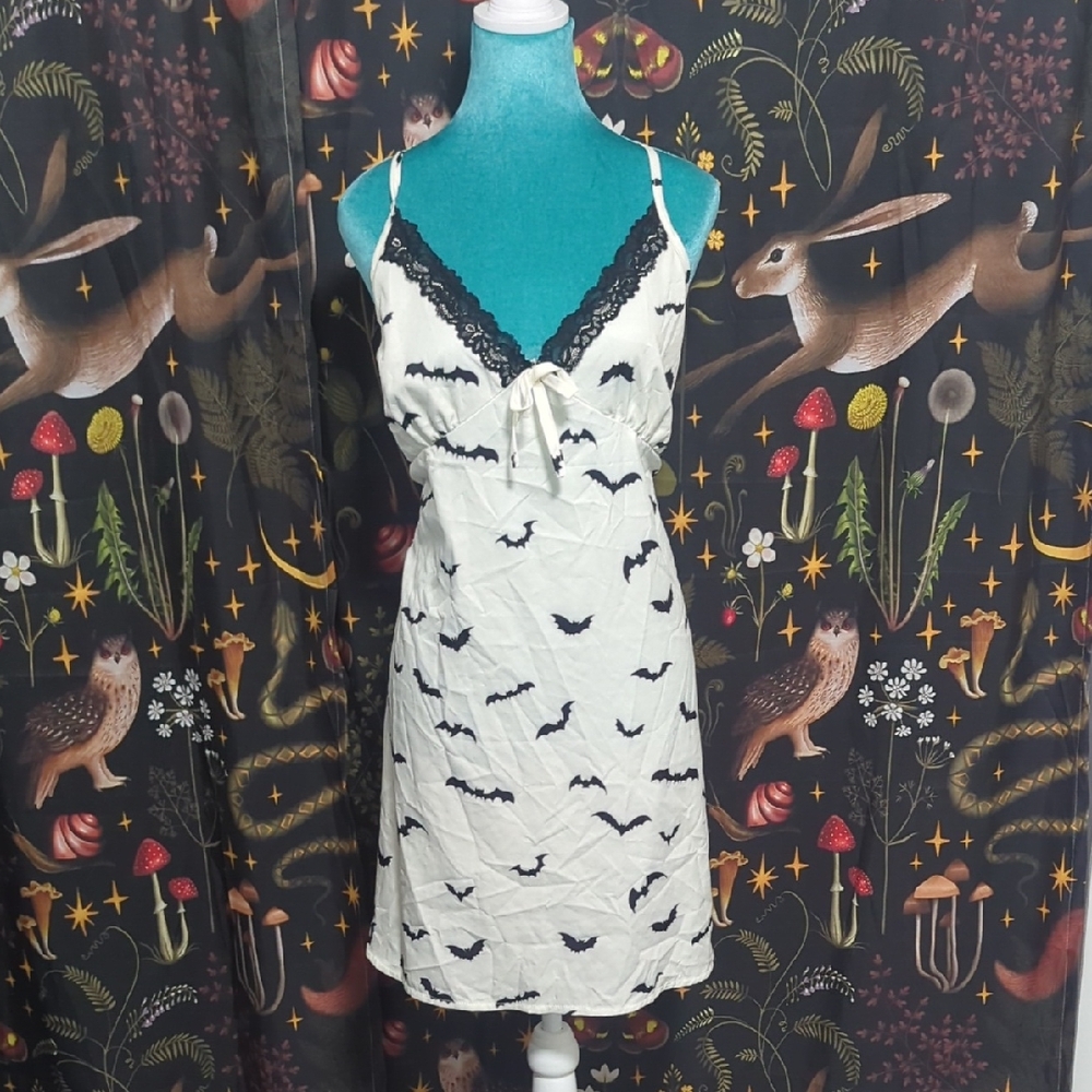 Black and White Bat Print Slip